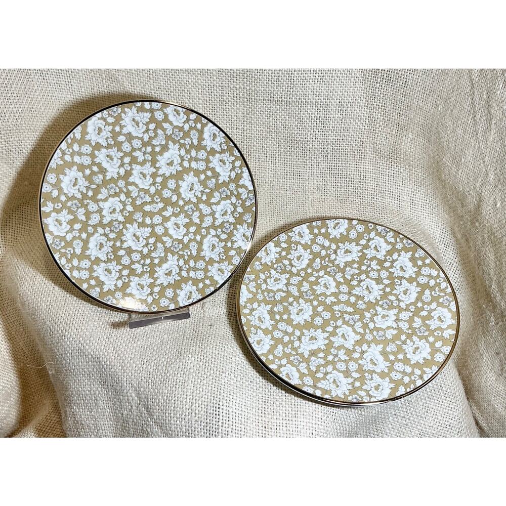 Set of 2 H&M Home tan beige white flower floral 6 inch appetizer plates
